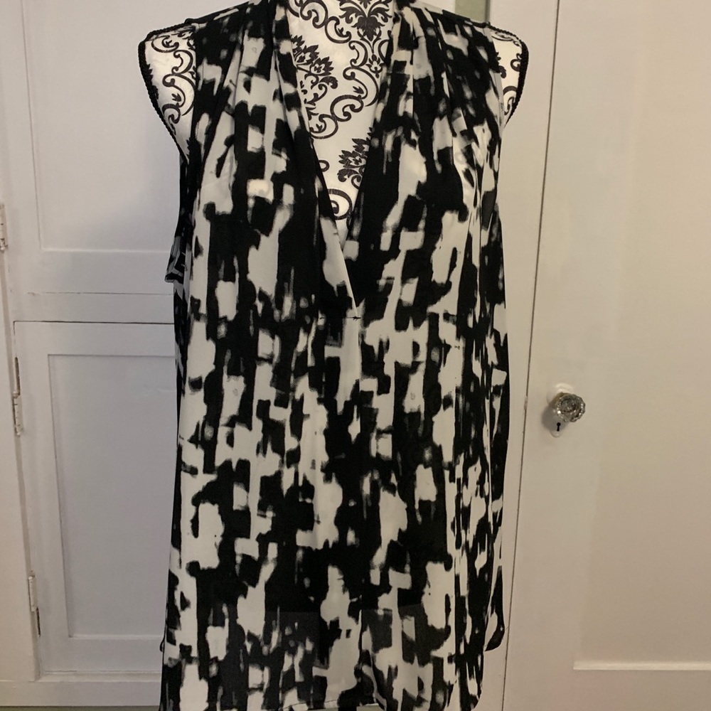 Vince Camuto Sheer Patterned Sleeveless Top - XL